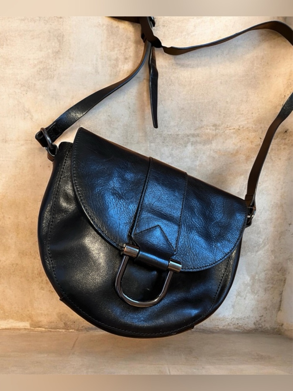 HALSTON Classic Black 100% genuine cow Leather Crossbody Saddle Bag
